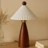 Lampa stołowa z drewnianą podstawą i białym cementowym kloszem - Ambiana image 7