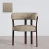 Fotel do salonu z podłokietnikami tapicerowany w tkaninie chenille – Nogi w ciemnym efekcie drewna – Ergonomiczny i nowoczesny design – Okare image 9